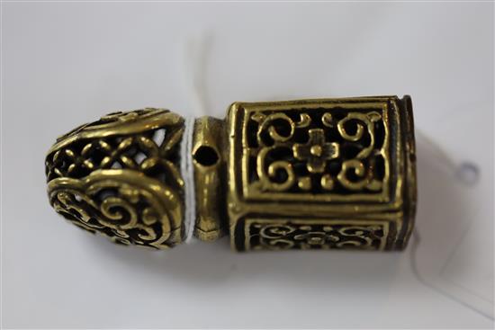 A Chinese bronze reticulated seal, 18th century, H.5.3cm